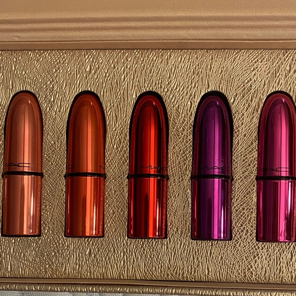 MAC Cosmetics Vibrant Lipstick Collection - Picture 8 of 12